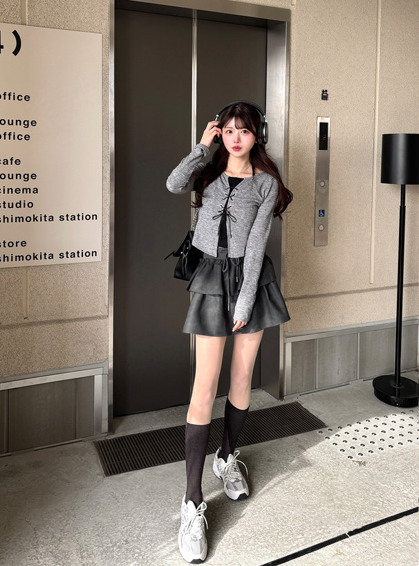 ホルターネックレースアップトップス