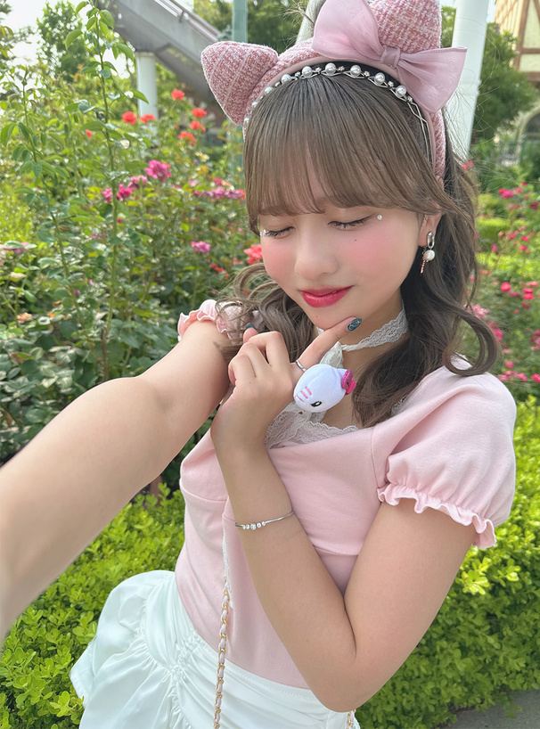 レースタイ付きパフスリーブトップス