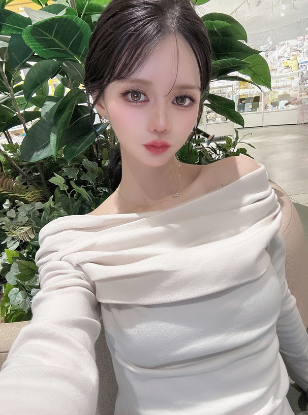 チュールドッキングドレープオフショルダートップス