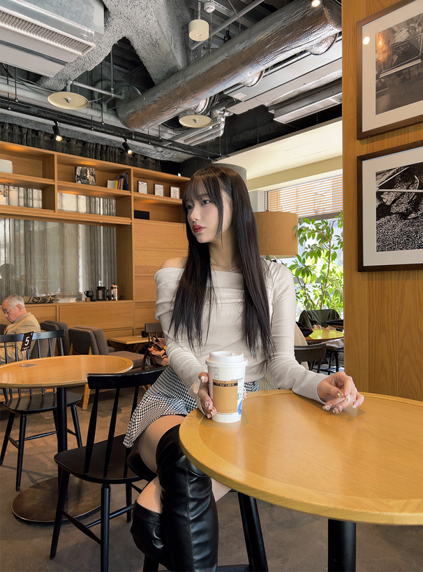 ワンショルダーギャザートップス