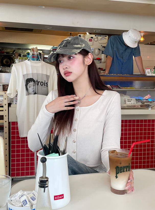 パールボタンショート丈ニットカーディガン