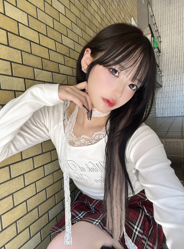 レースチョーカー付きロゴトップス