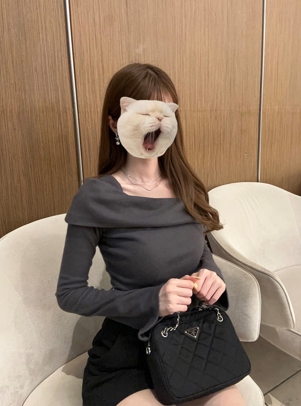 アシンメトリーフレアスリーブトップス