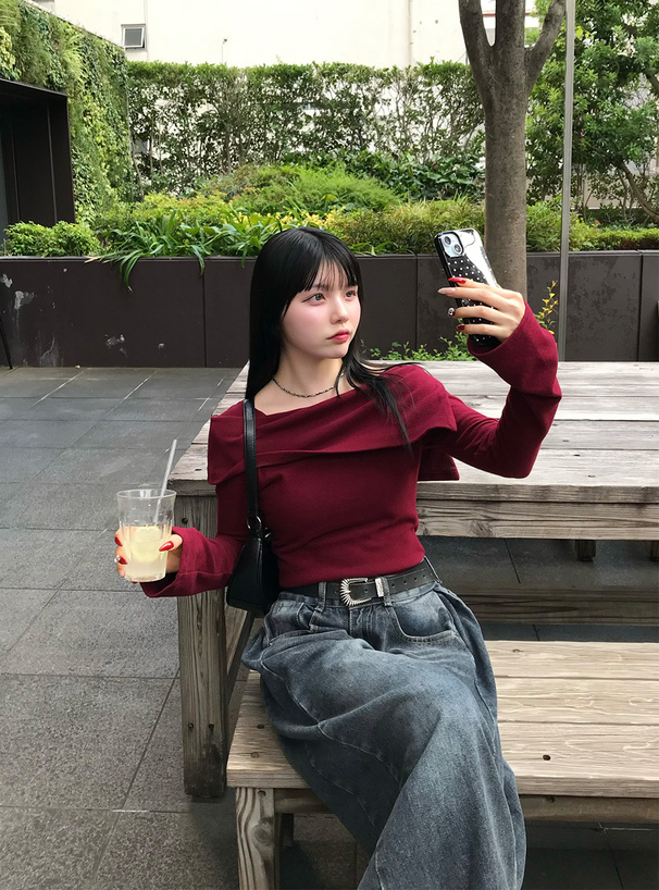 アシンメトリーフレアスリーブトップス