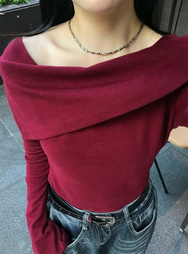 アシンメトリーフレアスリーブトップス