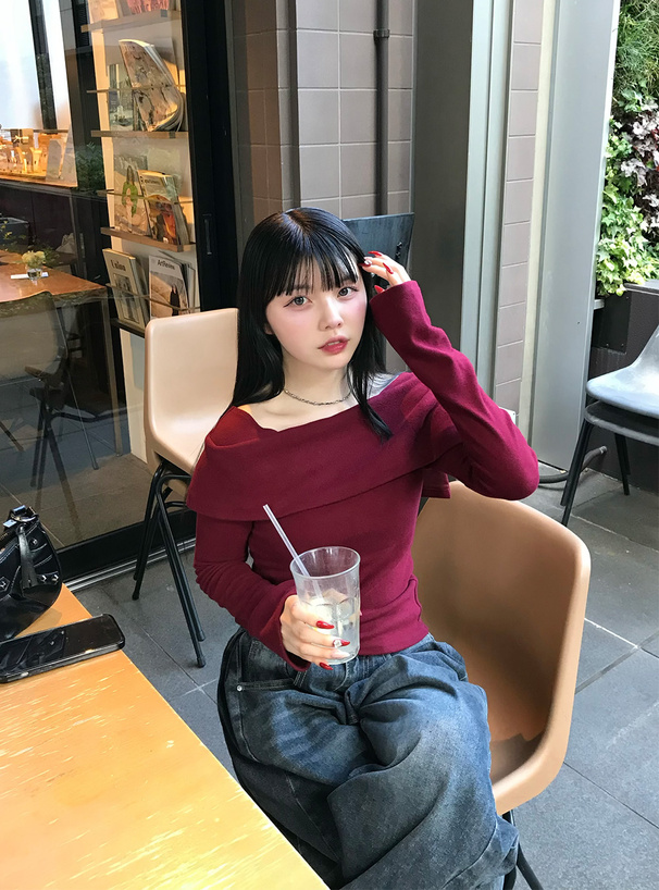 アシンメトリーフレアスリーブトップス