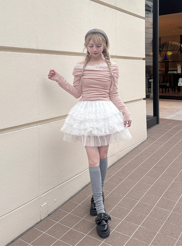 レースドレープオフショルダートップス