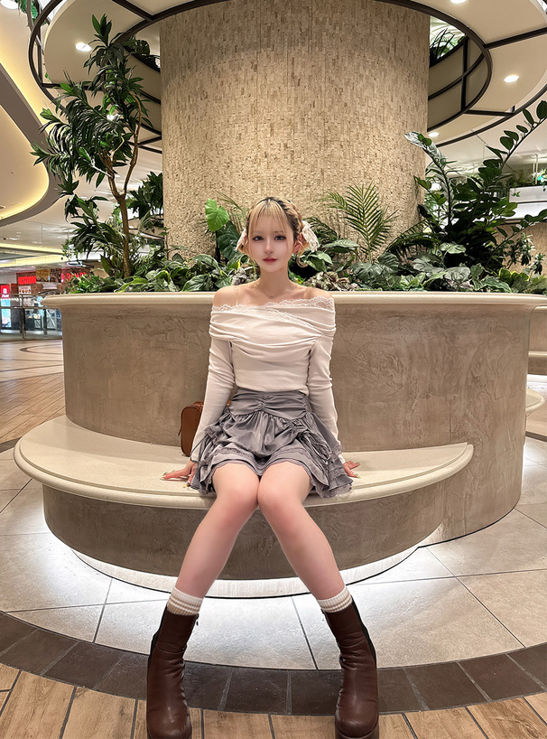 レースドレープオフショルダートップス