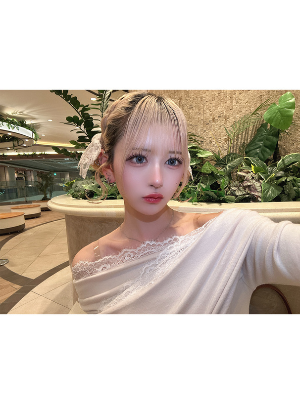 レースドレープオフショルダートップス