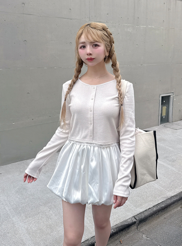 バックレースリボントップス