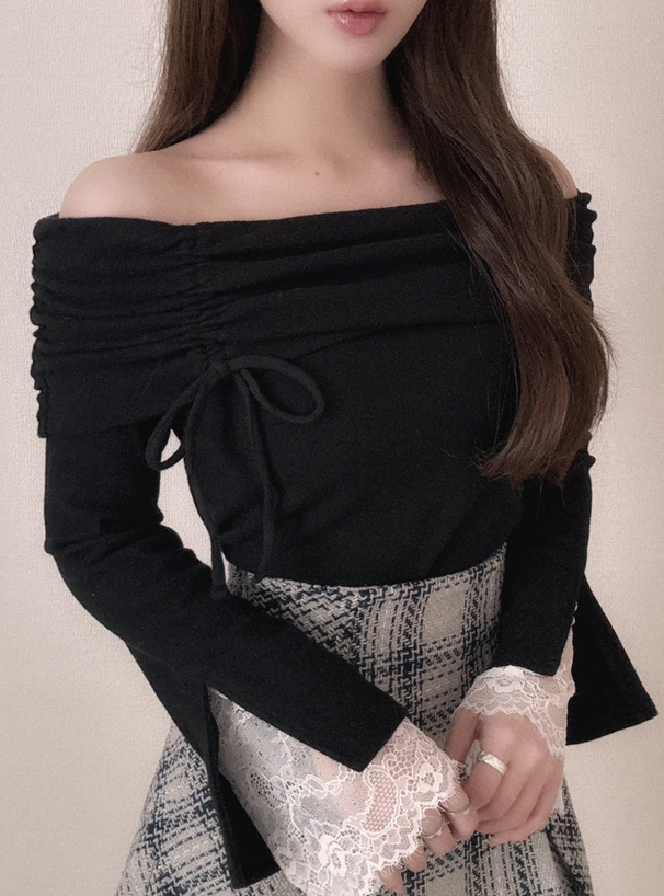 新品]ELLIE オフショルダー ブラック トップス ellie オフショルダー