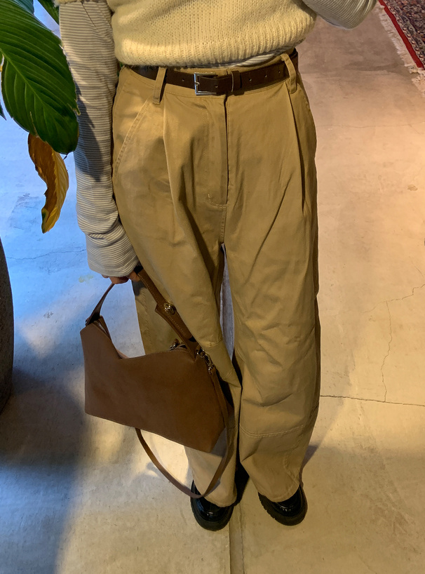 タックワイドパンツ