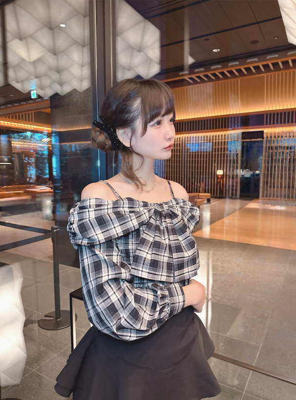 チェック柄ビッグリボンオフショルダートップス