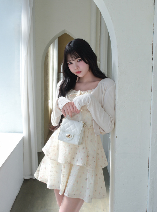 小花柄レースアップティアードキャミソールミニワンピース