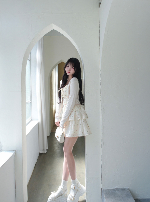 小花柄レースアップティアードキャミソールミニワンピース