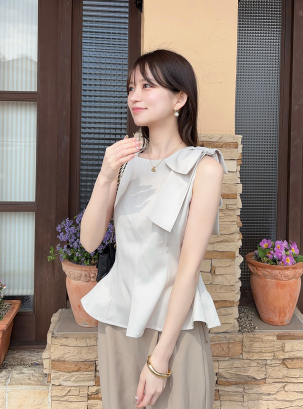ペプラムリボン トップス ZARA ペプラム 夏服 ノースリーブ ZARA ペプラムリボントップス ホワイト XS - メルカリ