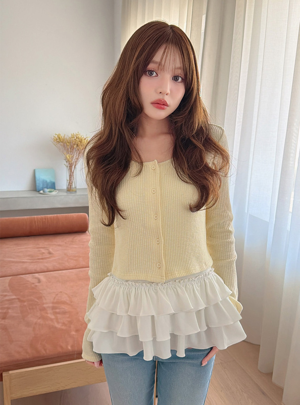 リブカーディガン×フリルキャミソールアンサンブル
