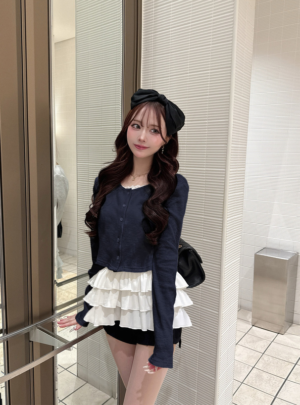 リブカーディガン×フリルキャミソールアンサンブル