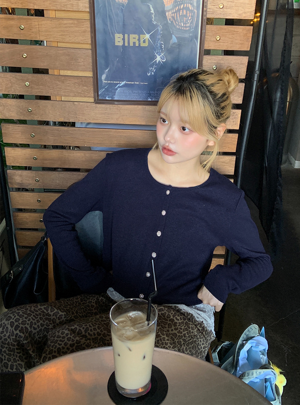 レースキャミソールxパールボタンカーディガンアンサンブル