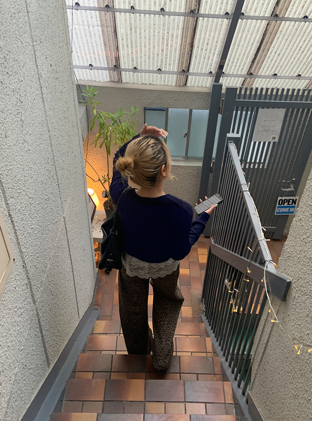 レースキャミソールxパールボタンカーディガンアンサンブル