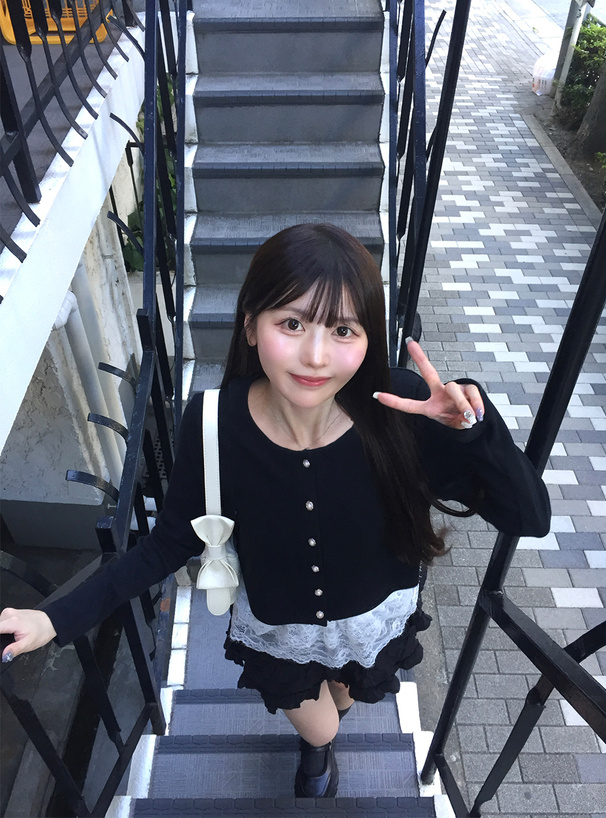 レースキャミソールxパールボタンカーディガンアンサンブル