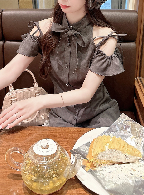 リボンタイ付きショルダーオープンアメスリレースミニワンピース