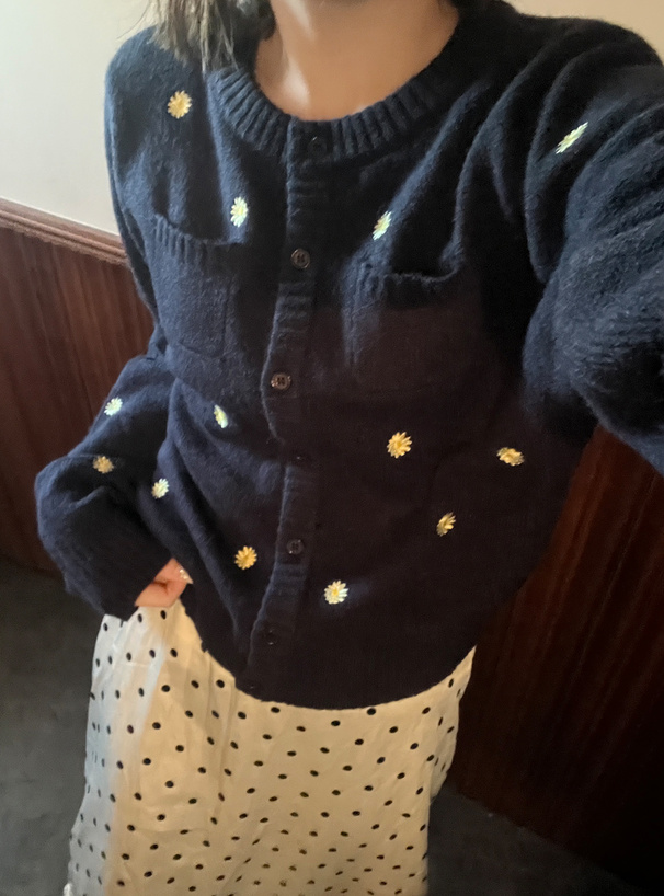フラワー刺繍ニットカーディガン