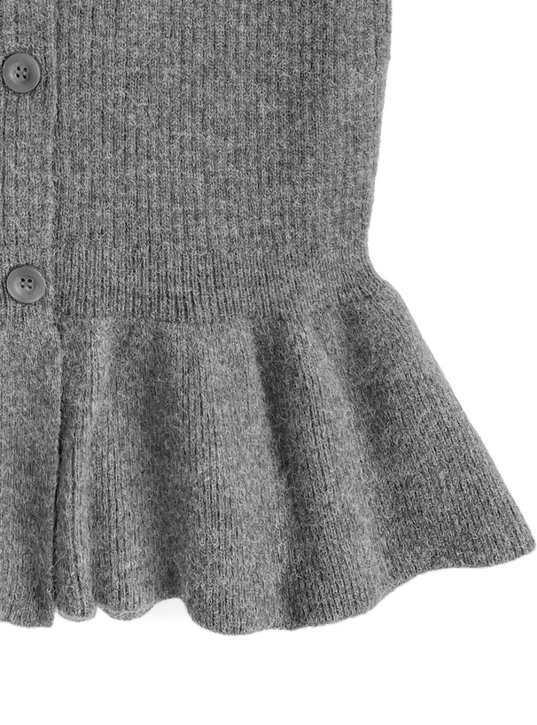 ペプラムノースリーブニットベスト