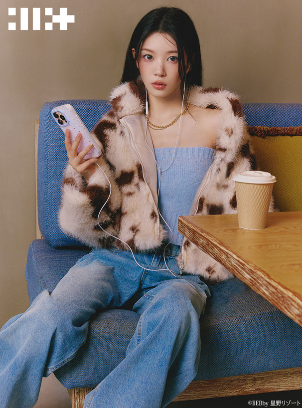 ILLIT アイリット BEB 襟2Wayカウ柄ファーダブルジップショート丈