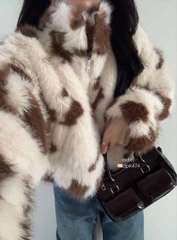 ILLIT アイリット BEB 襟2Wayカウ柄ファーダブルジップショート丈ブルゾン