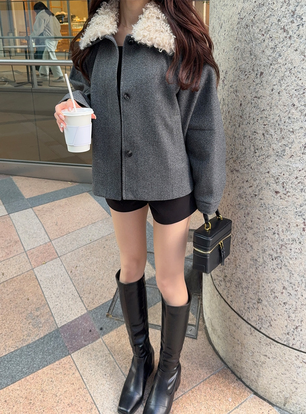 ファーティペット付きフェイクウールジャケット