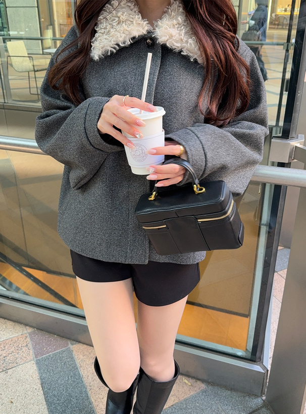 ファーティペット付きフェイクウールジャケット