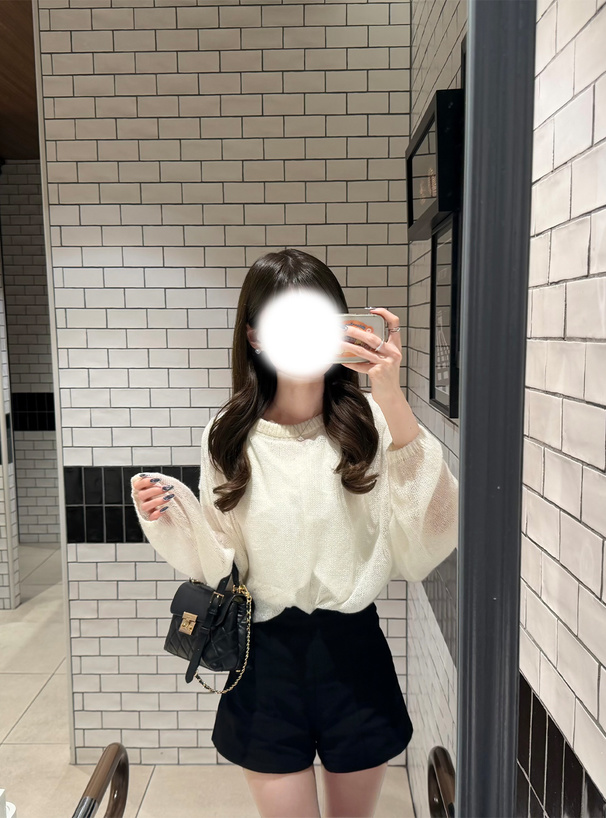 透かし編みニットトップス