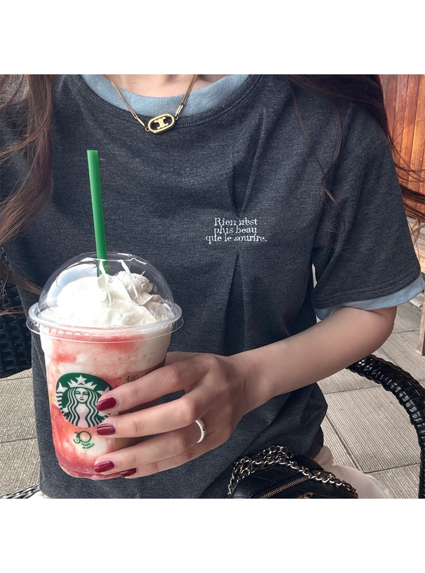 配色レイヤード風ロゴ刺繍タックTシャツ