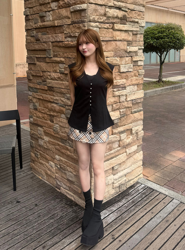 Vネックフロントスリットベスト