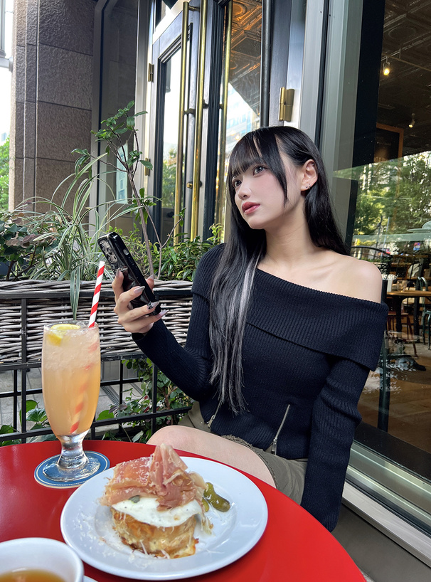 ジップデザインオフショルダーニットトップス