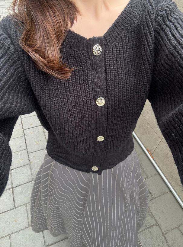 ニットカーディガン×ストライプラメチュールスカートセットアップ