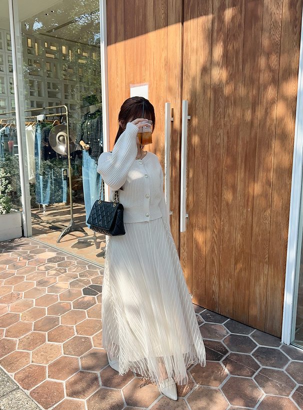 ニットカーディガン×ストライプラメチュールスカートセットアップ