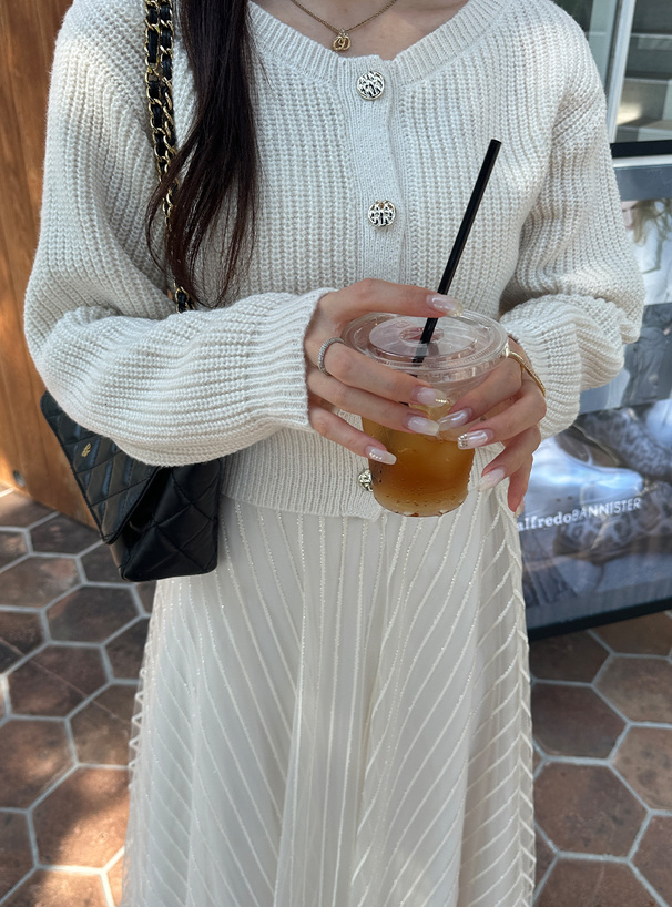 ニットカーディガン×ストライプラメチュールスカートセットアップ