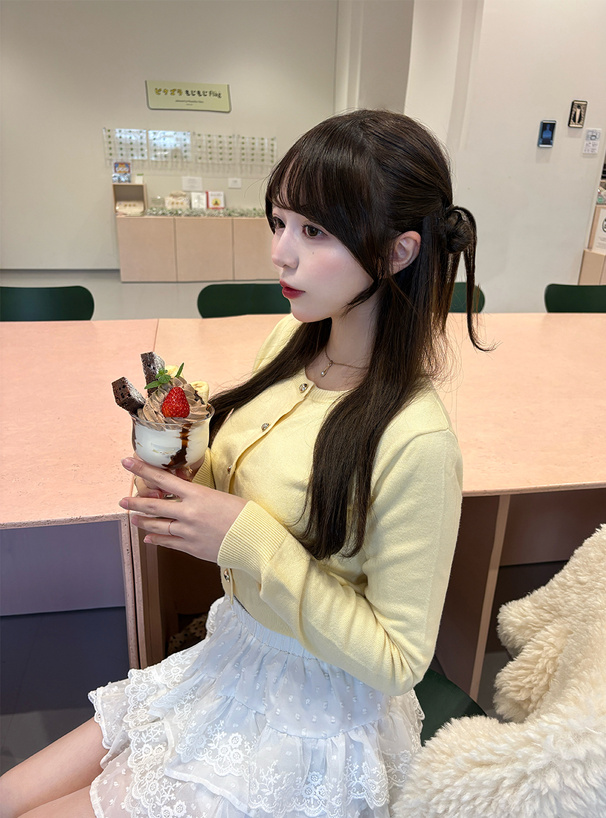 ゴールドボタンニットカーディガン