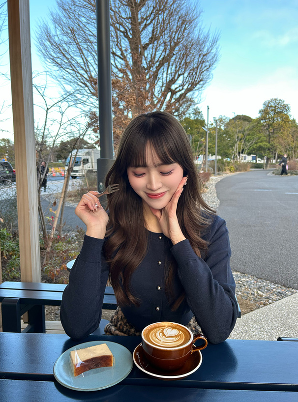 ゴールドボタンニットカーディガン