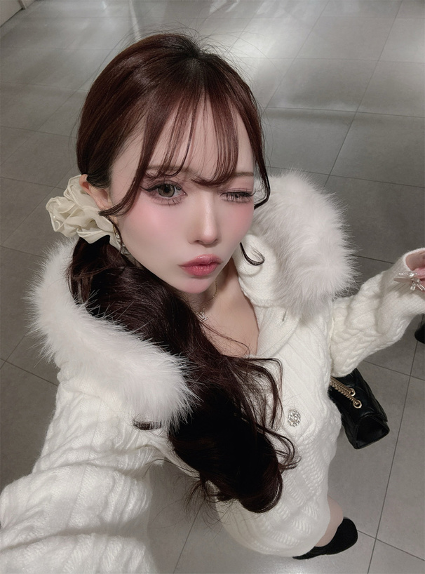 ファーフードケーブル編みニットワンピース