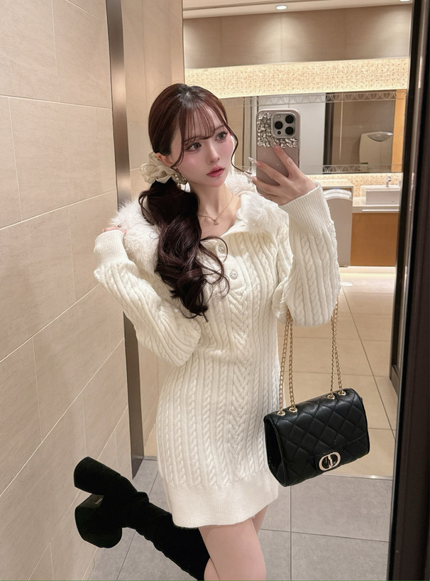 ファーフードケーブル編みニットワンピース