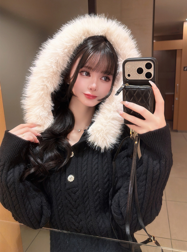 ファーフードケーブル編みニットワンピース