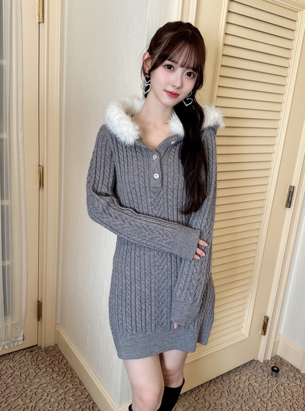ファーフードケーブル編みニットワンピース