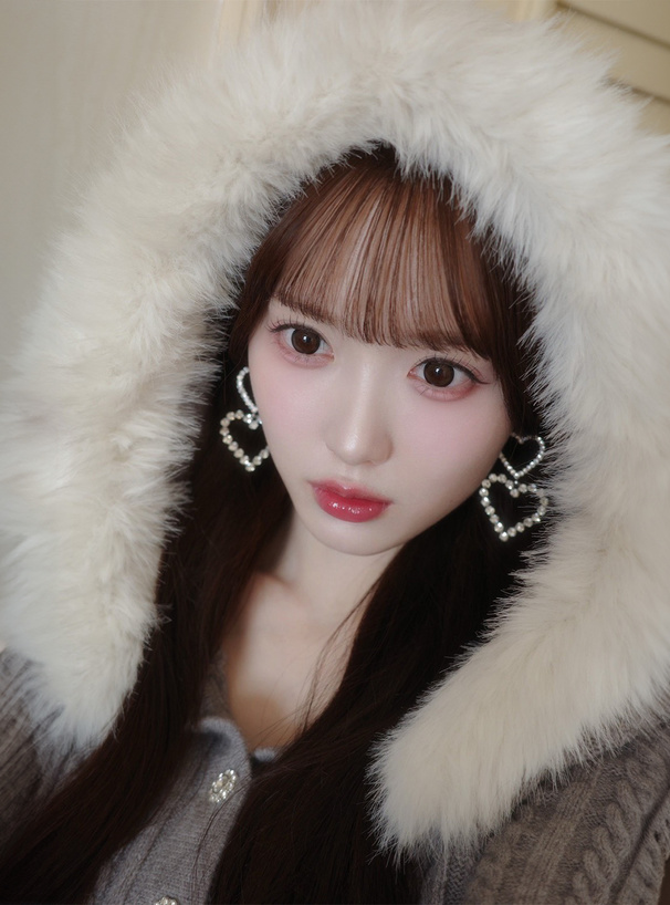 ファーフードケーブル編みニットワンピース