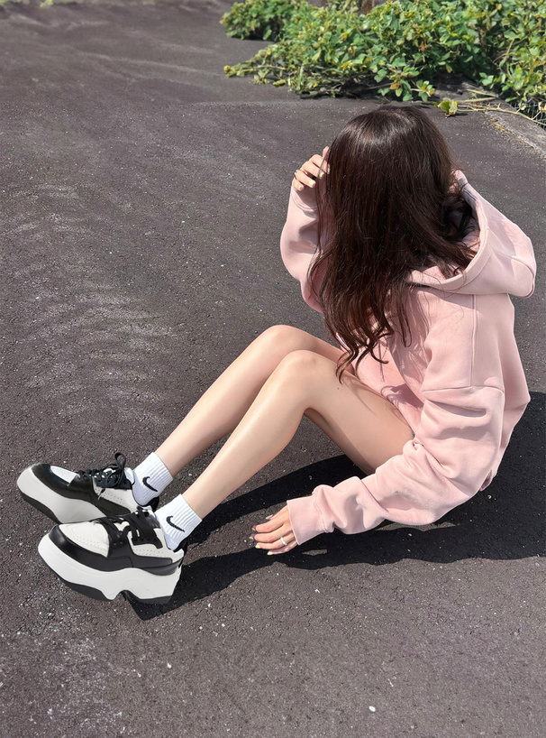 CHANEL カメリア　ジェニー着用厚底スニーカー org.jpg