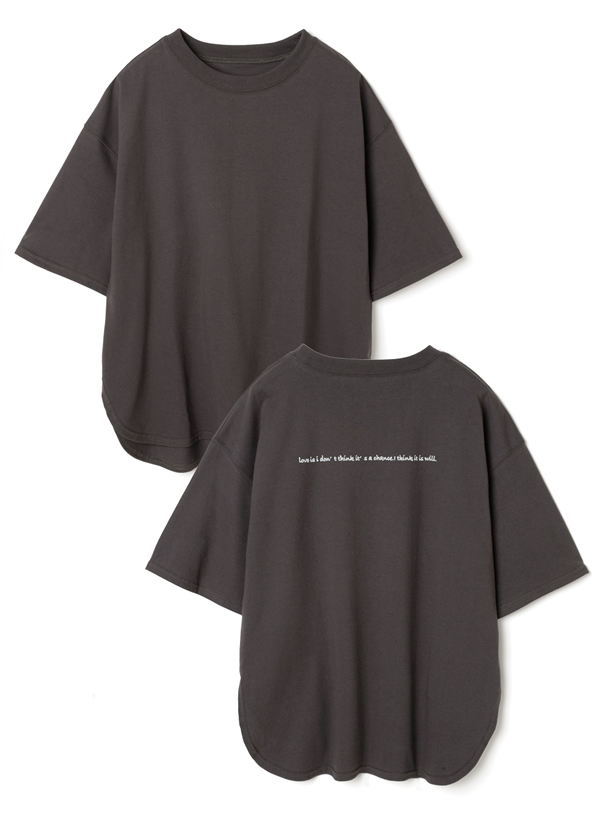 バックロゴラウンドヘムTシャツ