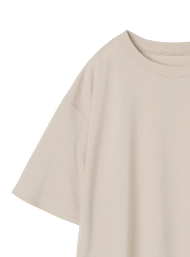バックロゴラウンドヘムTシャツ