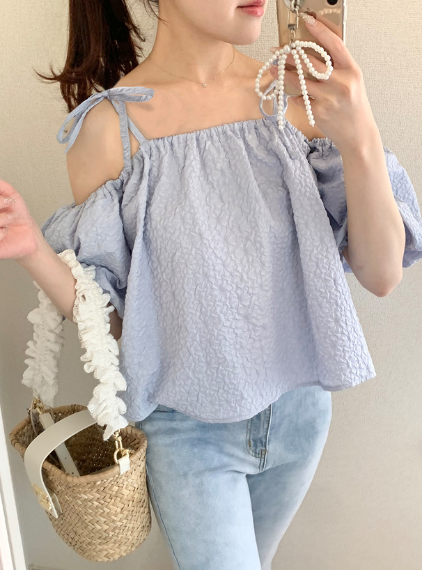 花柄エンボスオフショルバルーンスリーブトップス